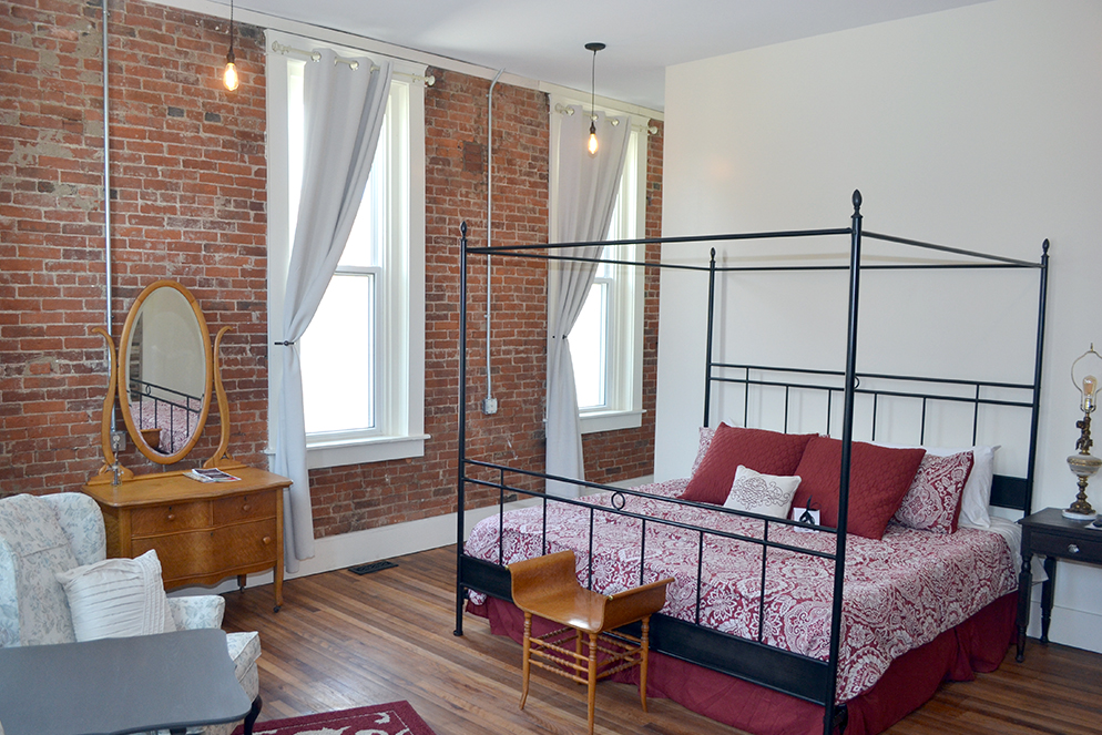 eighteen-ninety room 201 king bed private bath