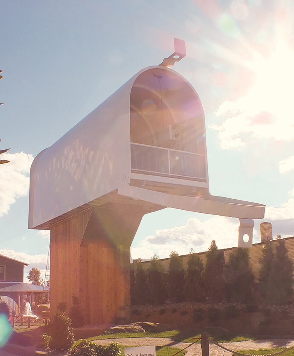 WORLD'S LARGEST MAILBOX